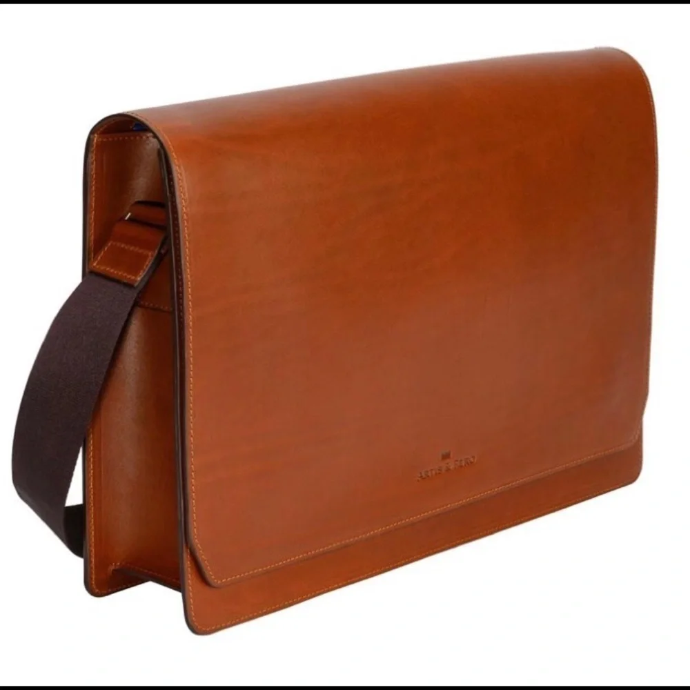 NWT Artis & Fero Brown Leather Messenger Bag
